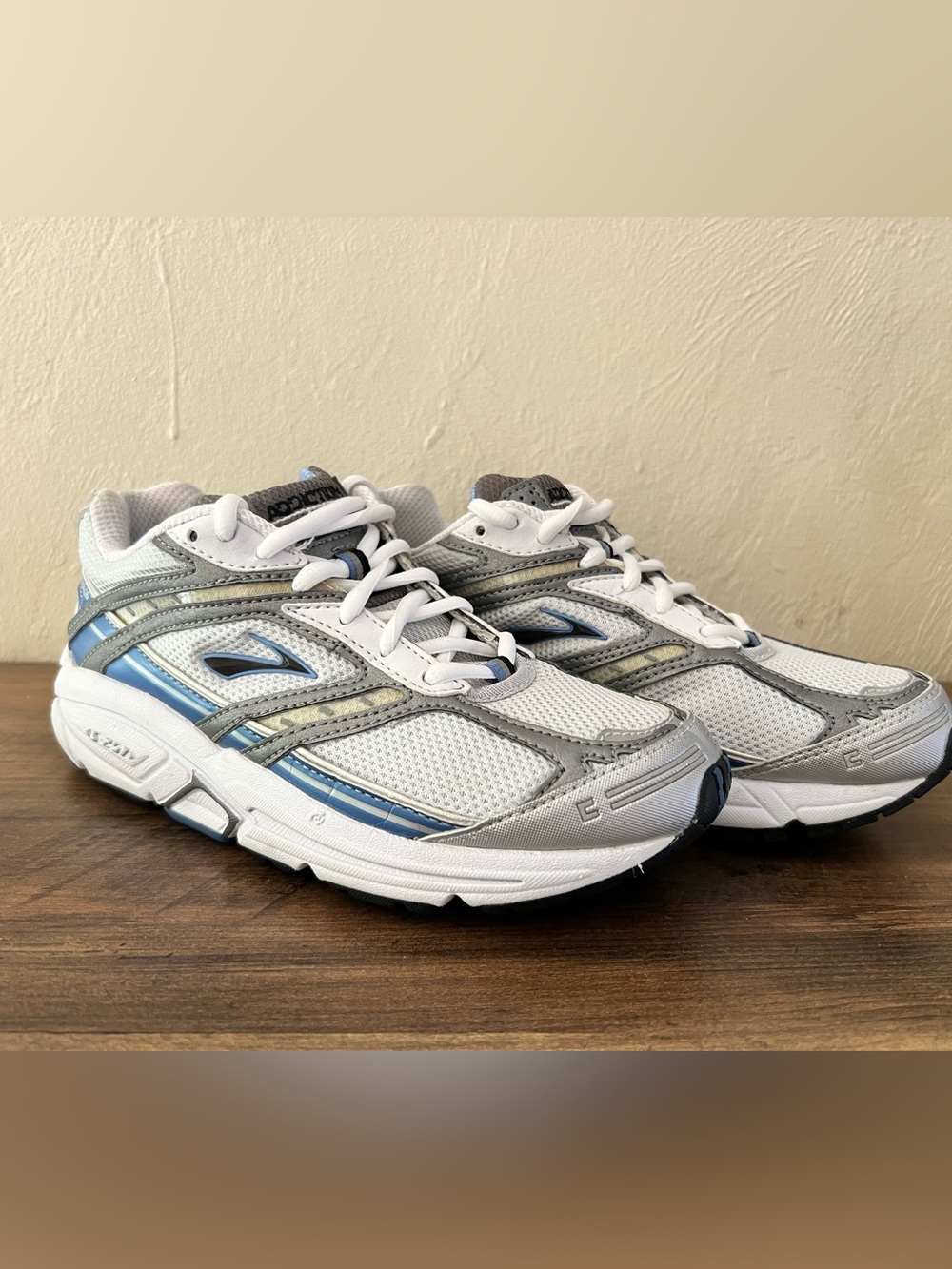 Brooks Addiction 7 Women's White Grey Blue Athletic Running Shoes